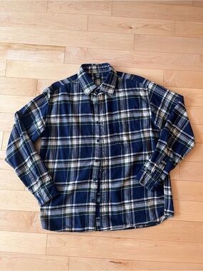 Uniqlo Men's Blue and Green Plaid Button-Up Shirt - M